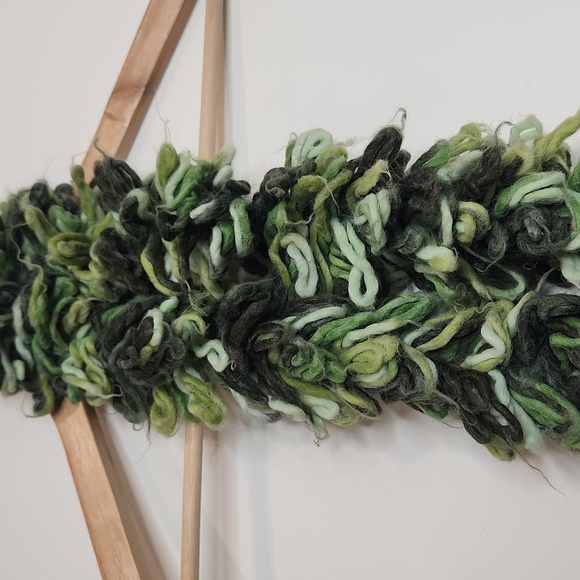 Green Textured Scarf - Picture 2 of 3